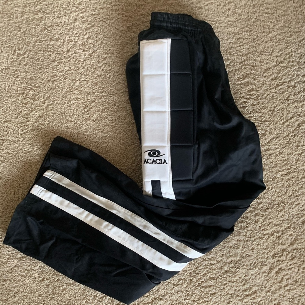 🏒 Men’s hockey goalie pants.